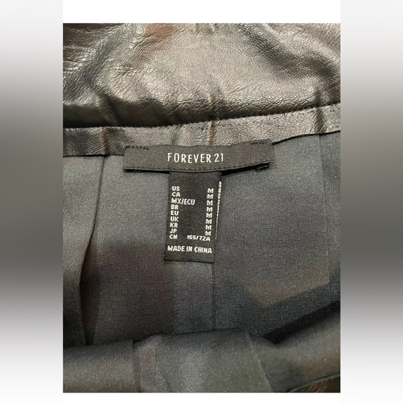 Forever 21 Black Pleated Faux Leather Chain Skirt Size M Goth - Picture 7 of 9